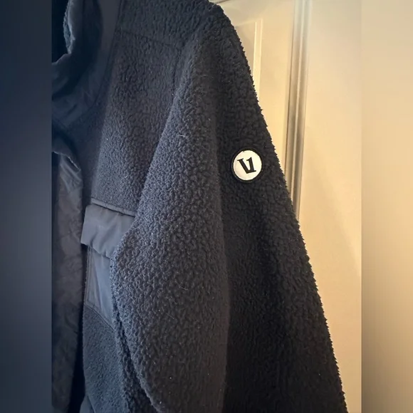 Vuori Utility Sherpa Jacket in Black - Picture 8 of 11